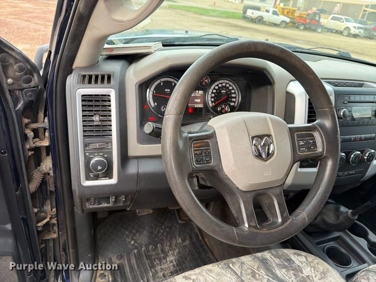 image for item EA0568 2012 Dodge Ram 3500 Crew Cab flatbed pickup truck