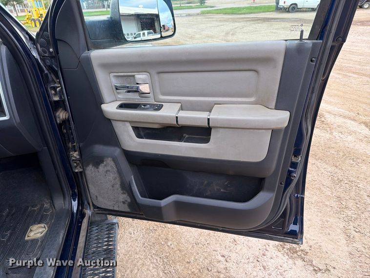 image for item EA0568 2012 Dodge Ram 3500 Crew Cab flatbed pickup truck