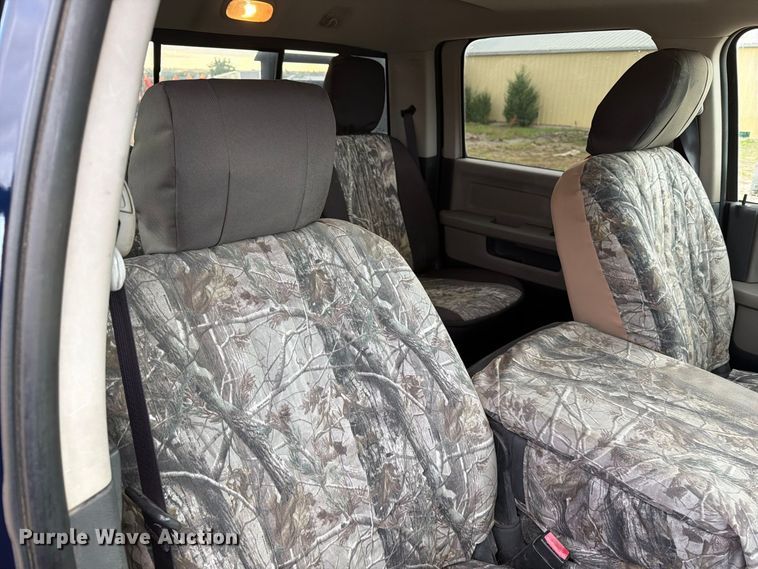 image for item EA0568 2012 Dodge Ram 3500 Crew Cab flatbed pickup truck