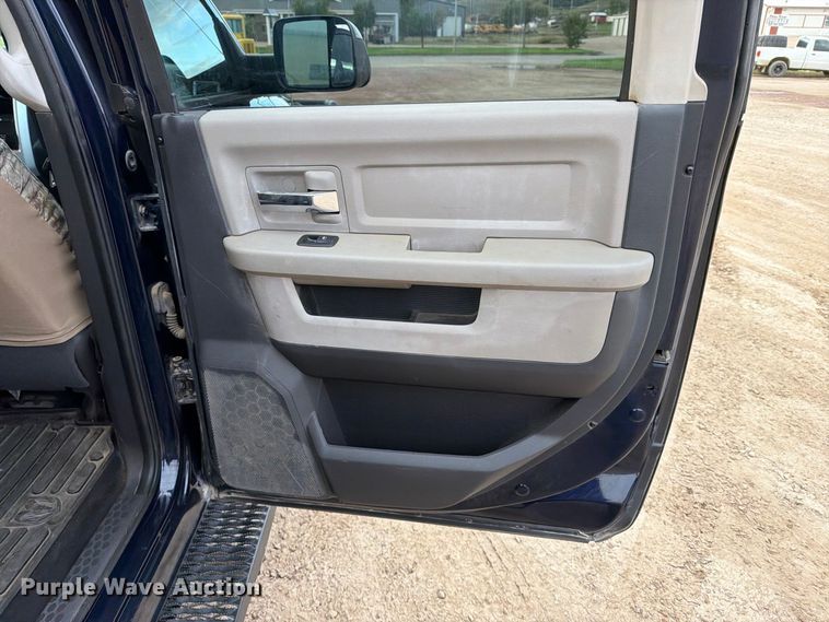 image for item EA0568 2012 Dodge Ram 3500 Crew Cab flatbed pickup truck