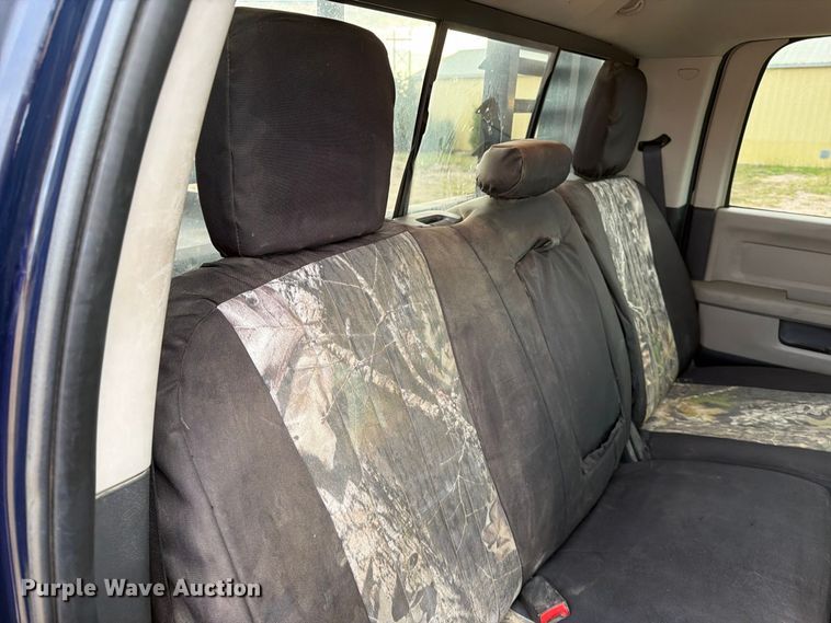 image for item EA0568 2012 Dodge Ram 3500 Crew Cab flatbed pickup truck