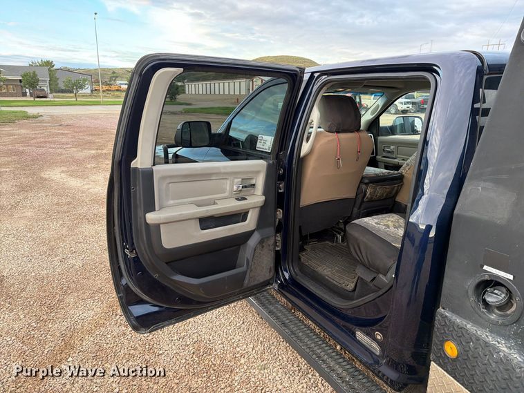 image for item EA0568 2012 Dodge Ram 3500 Crew Cab flatbed pickup truck