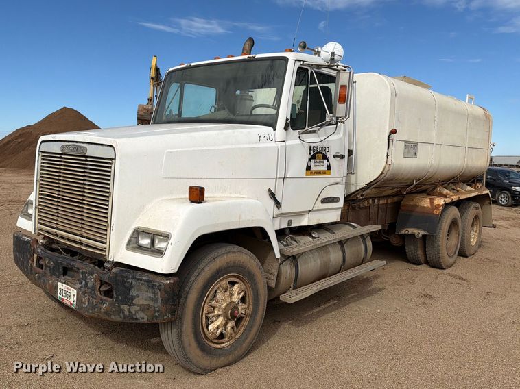image for item EA0576 1989 Freightliner Conventional water truck