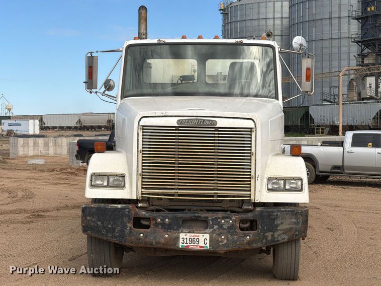 image for item EA0576 1989 Freightliner Conventional water truck
