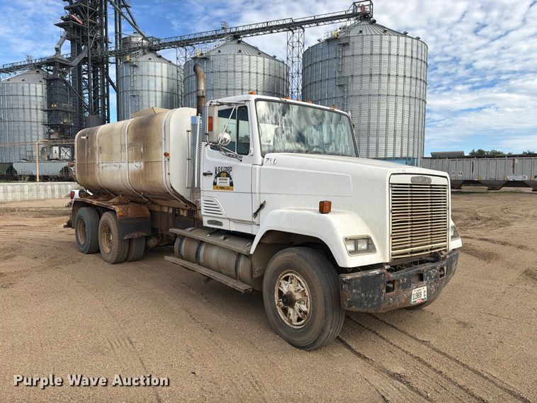 image for item EA0576 1989 Freightliner Conventional water truck