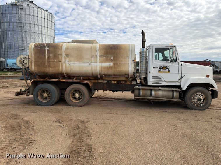 image for item EA0576 1989 Freightliner Conventional water truck