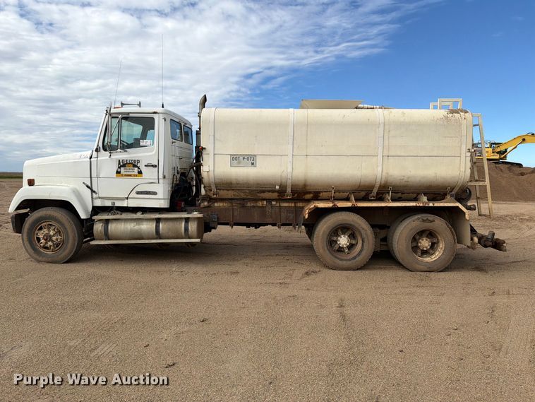 image for item EA0576 1989 Freightliner Conventional water truck