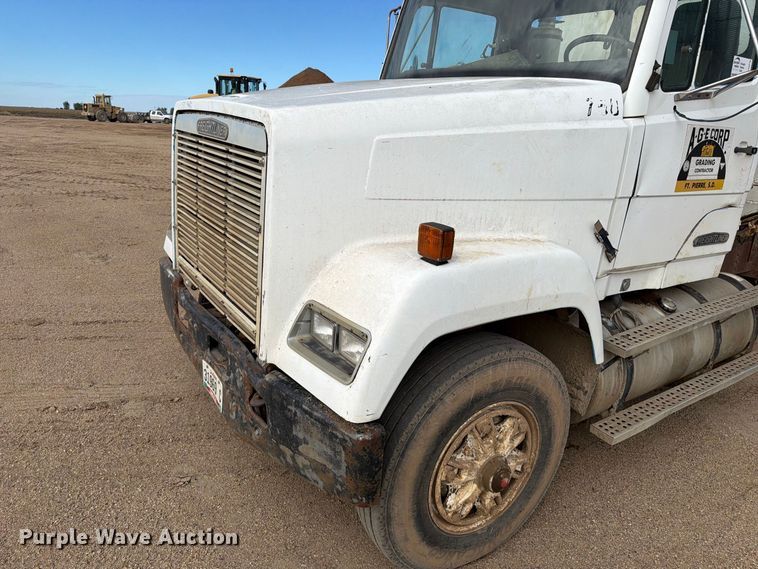 image for item EA0576 1989 Freightliner Conventional water truck