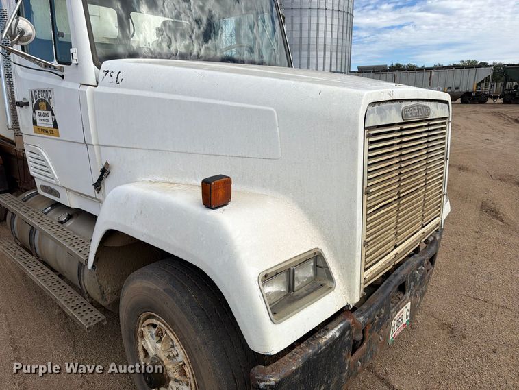 image for item EA0576 1989 Freightliner Conventional water truck
