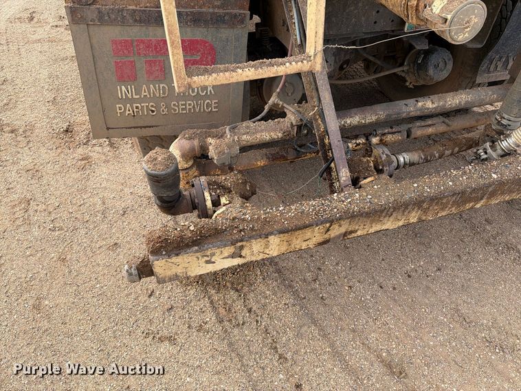 image for item EA0576 1989 Freightliner Conventional water truck