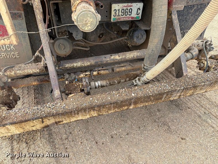 image for item EA0576 1989 Freightliner Conventional water truck