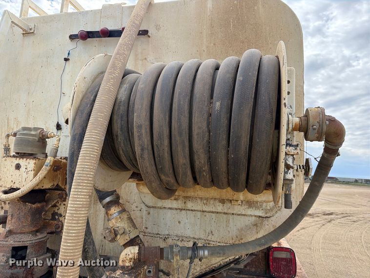 image for item EA0576 1989 Freightliner Conventional water truck