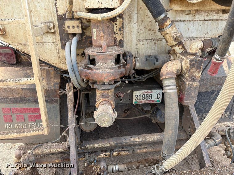 image for item EA0576 1989 Freightliner Conventional water truck
