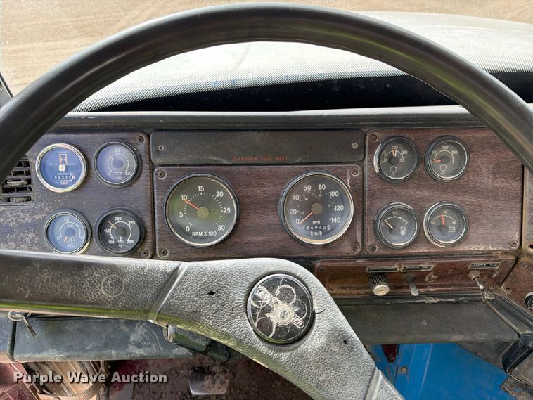 image for item EA0576 1989 Freightliner Conventional water truck
