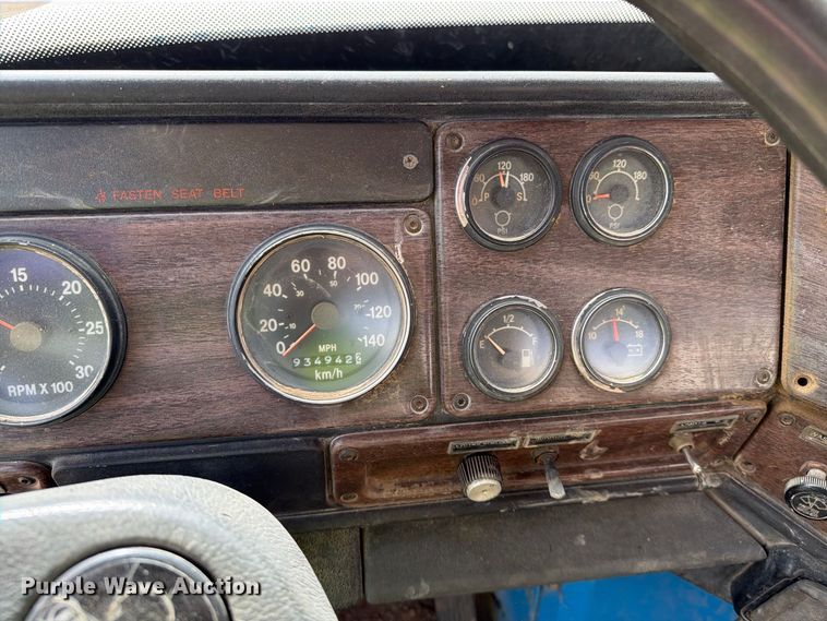image for item EA0576 1989 Freightliner Conventional water truck