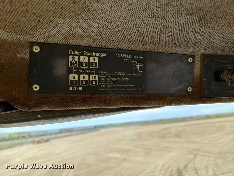 image for item EA0576 1989 Freightliner Conventional water truck