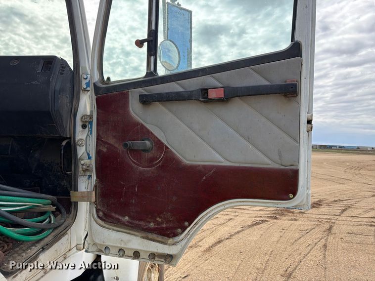image for item EA0576 1989 Freightliner Conventional water truck