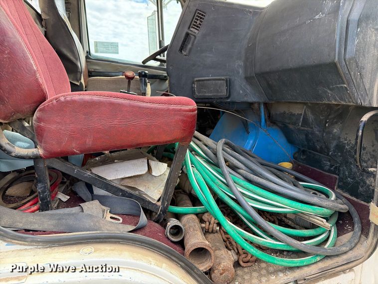 image for item EA0576 1989 Freightliner Conventional water truck