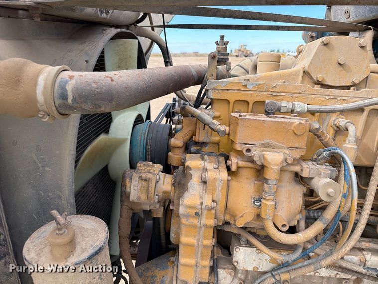 image for item EA0576 1989 Freightliner Conventional water truck