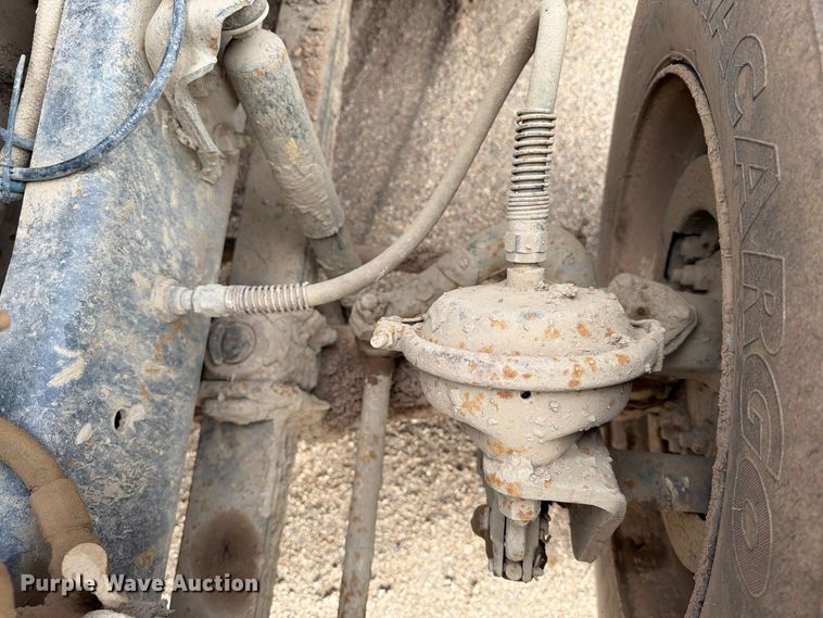 image for item EA0576 1989 Freightliner Conventional water truck