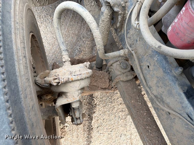 image for item EA0576 1989 Freightliner Conventional water truck