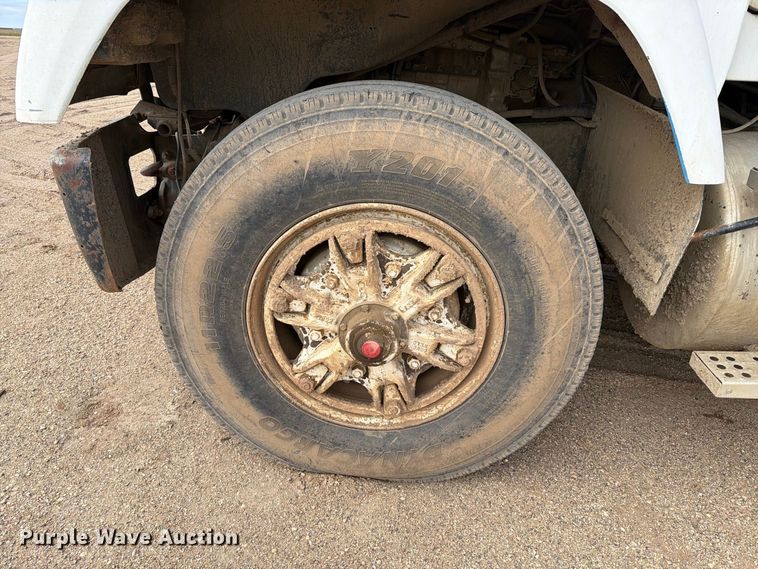 image for item EA0576 1989 Freightliner Conventional water truck
