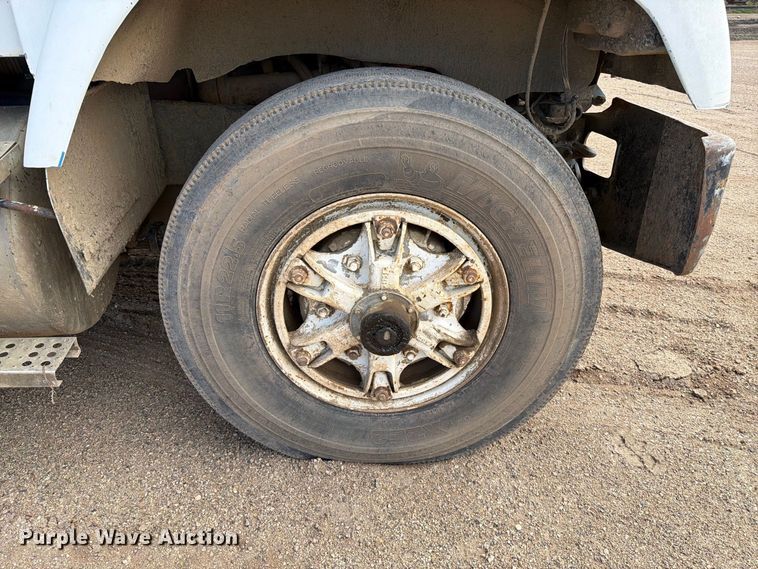 image for item EA0576 1989 Freightliner Conventional water truck