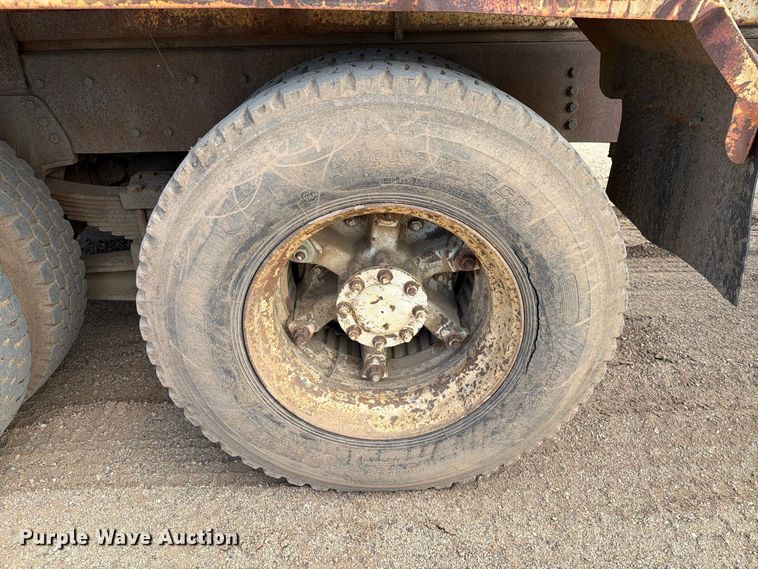 image for item EA0576 1989 Freightliner Conventional water truck