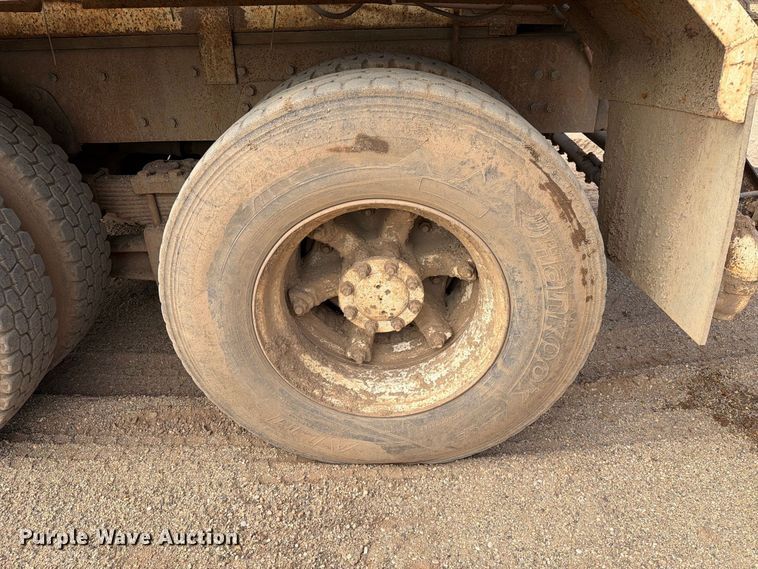 image for item EA0576 1989 Freightliner Conventional water truck
