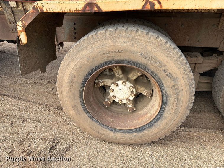 image for item EA0576 1989 Freightliner Conventional water truck