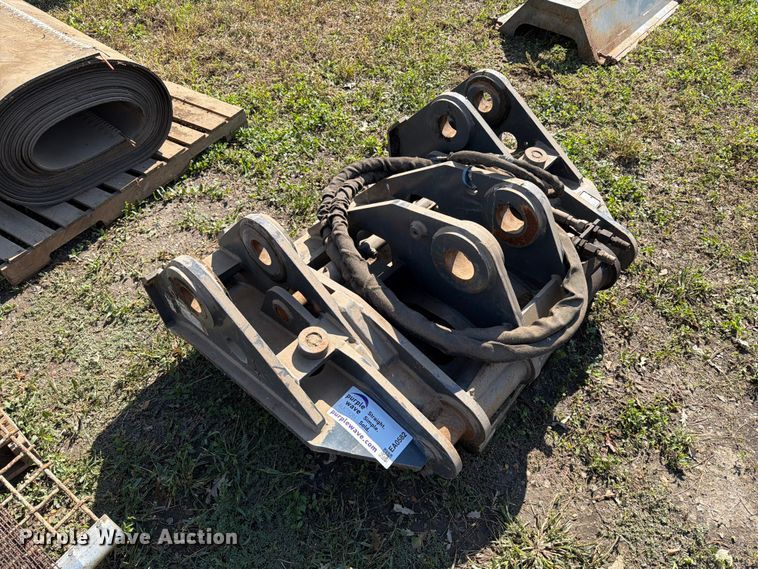image for item EA0582 JRB 644K hydraulic quick coupler