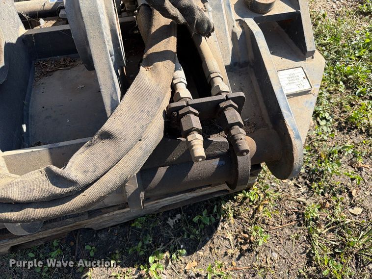 image for item EA0582 JRB 644K hydraulic quick coupler