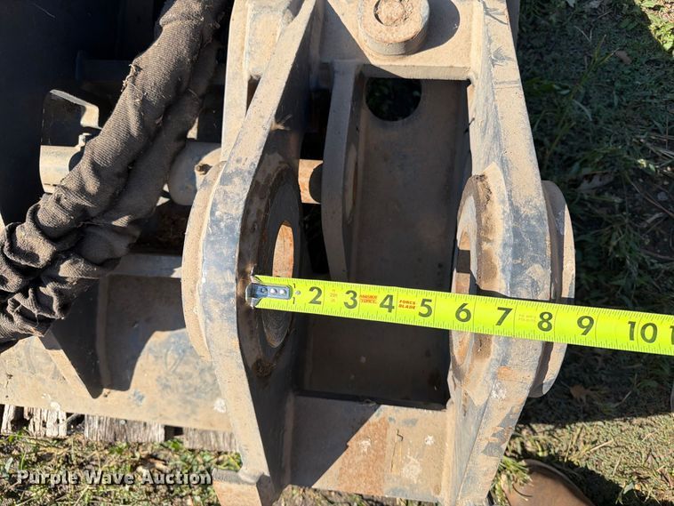 image for item EA0582 JRB 644K hydraulic quick coupler