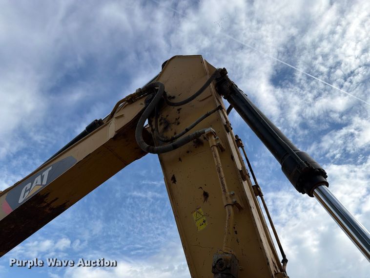 image for item EA0586 2014 Caterpillar 324E L excavator