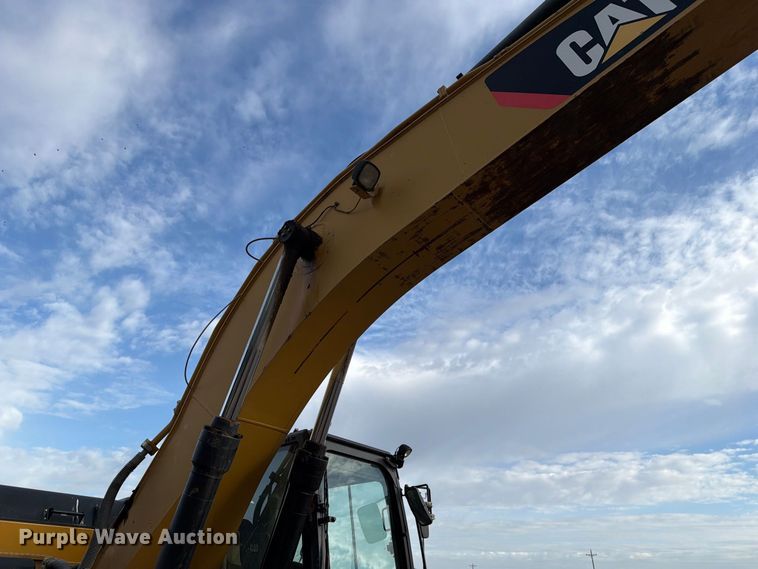 image for item EA0586 2014 Caterpillar 324E L excavator