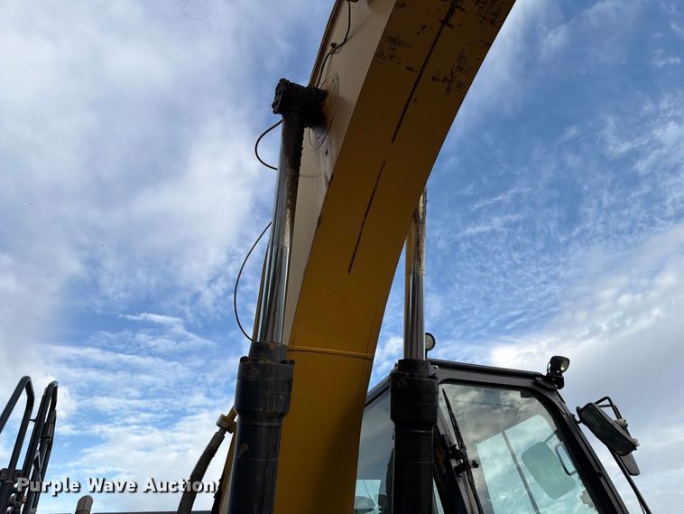 image for item EA0586 2014 Caterpillar 324E L excavator