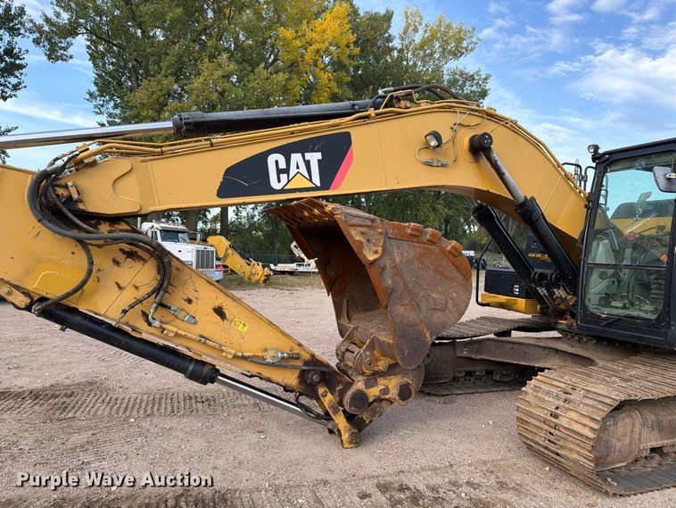 image for item EA0586 2014 Caterpillar 324E L excavator