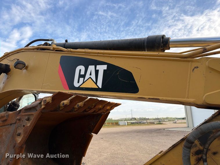 image for item EA0586 2014 Caterpillar 324E L excavator