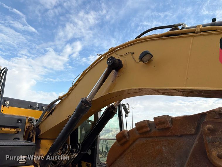 image for item EA0586 2014 Caterpillar 324E L excavator