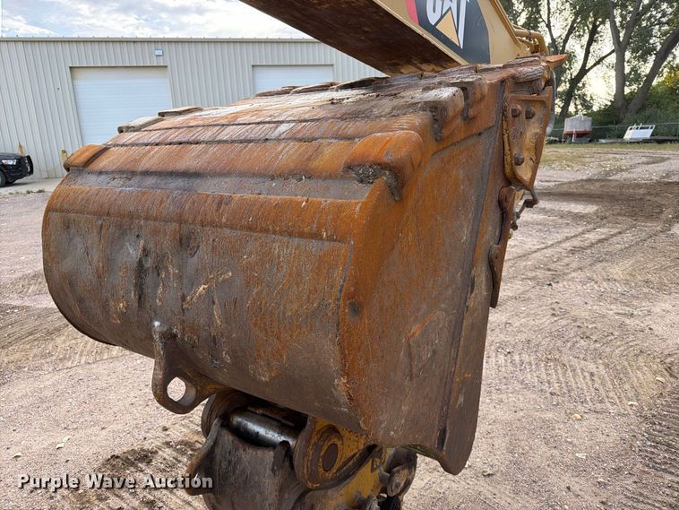 image for item EA0586 2014 Caterpillar 324E L excavator