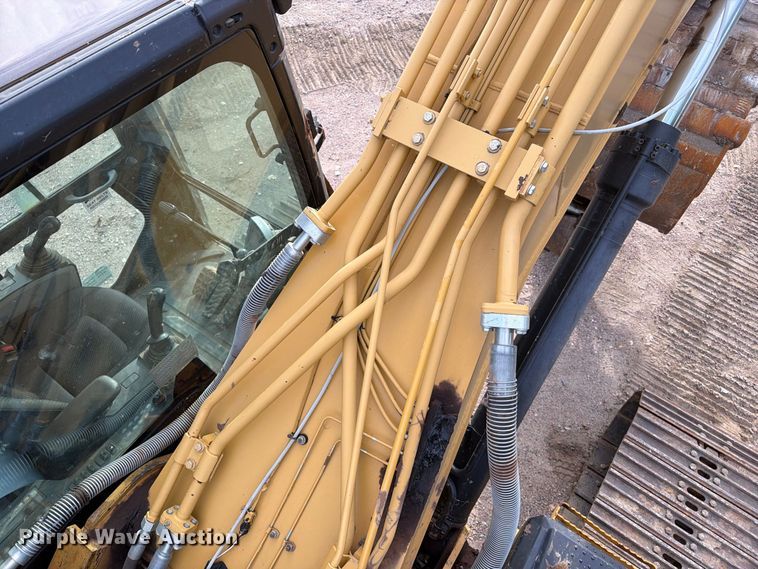 image for item EA0586 2014 Caterpillar 324E L excavator