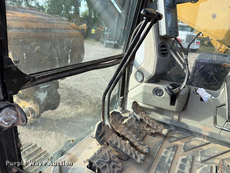 image for item EA0586 2014 Caterpillar 324E L excavator