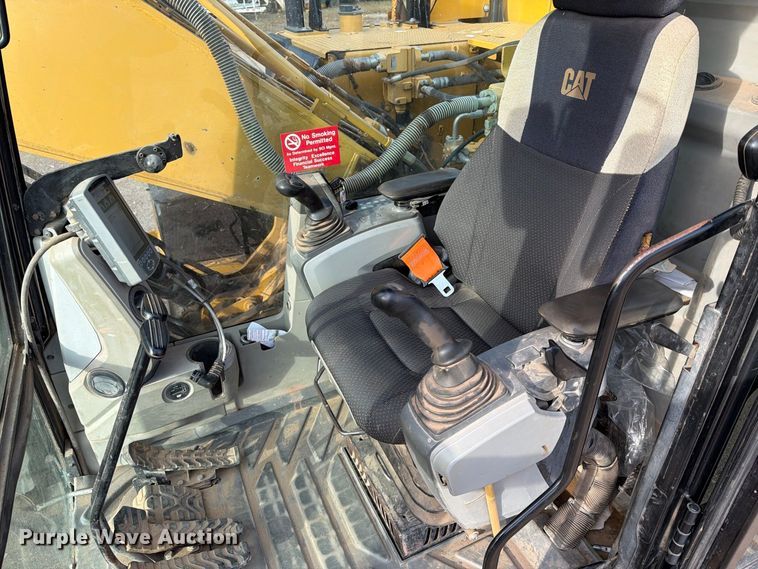 image for item EA0586 2014 Caterpillar 324E L excavator