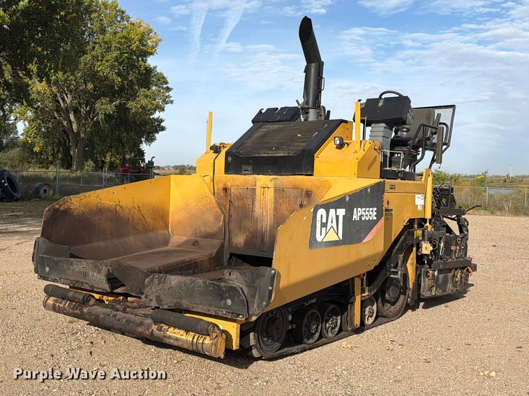 image for item EA0587 2014 Caterpillar AP-555E paver