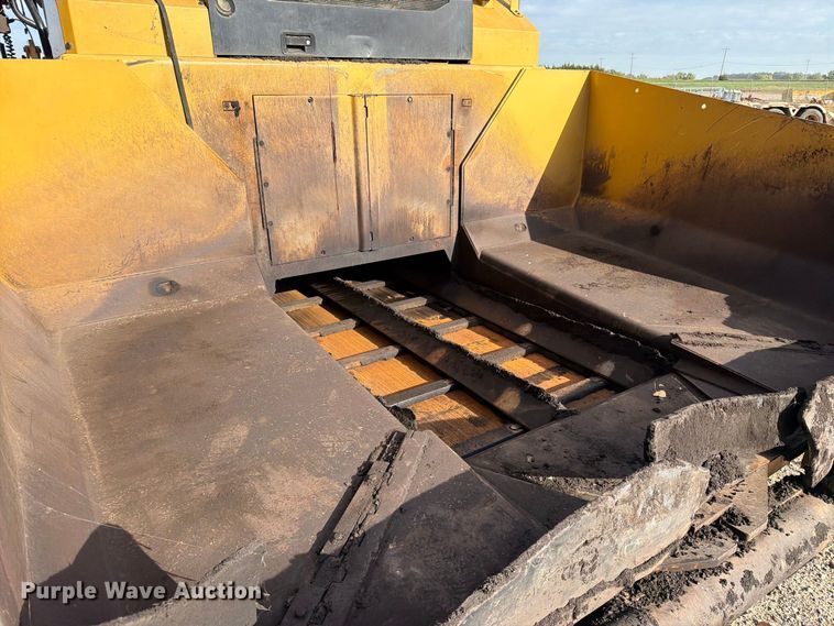 image for item EA0587 2014 Caterpillar AP-555E paver