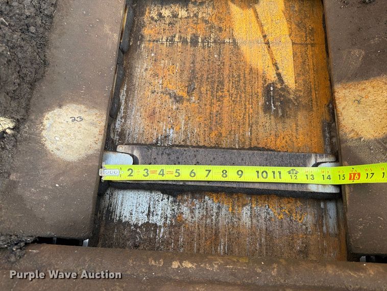 image for item EA0587 2014 Caterpillar AP-555E paver