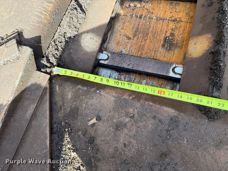 image for item EA0587 2014 Caterpillar AP-555E paver