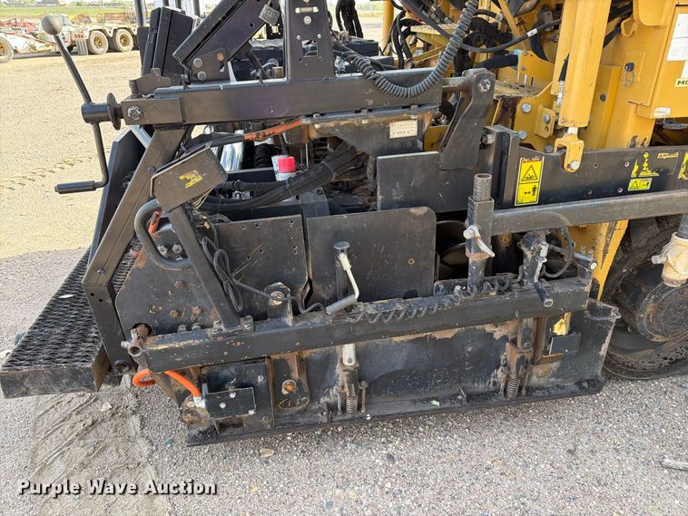 image for item EA0587 2014 Caterpillar AP-555E paver