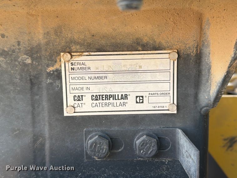 image for item EA0587 2014 Caterpillar AP-555E paver