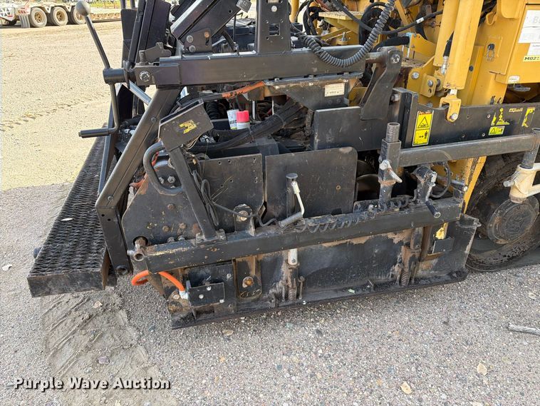 image for item EA0587 2014 Caterpillar AP-555E paver